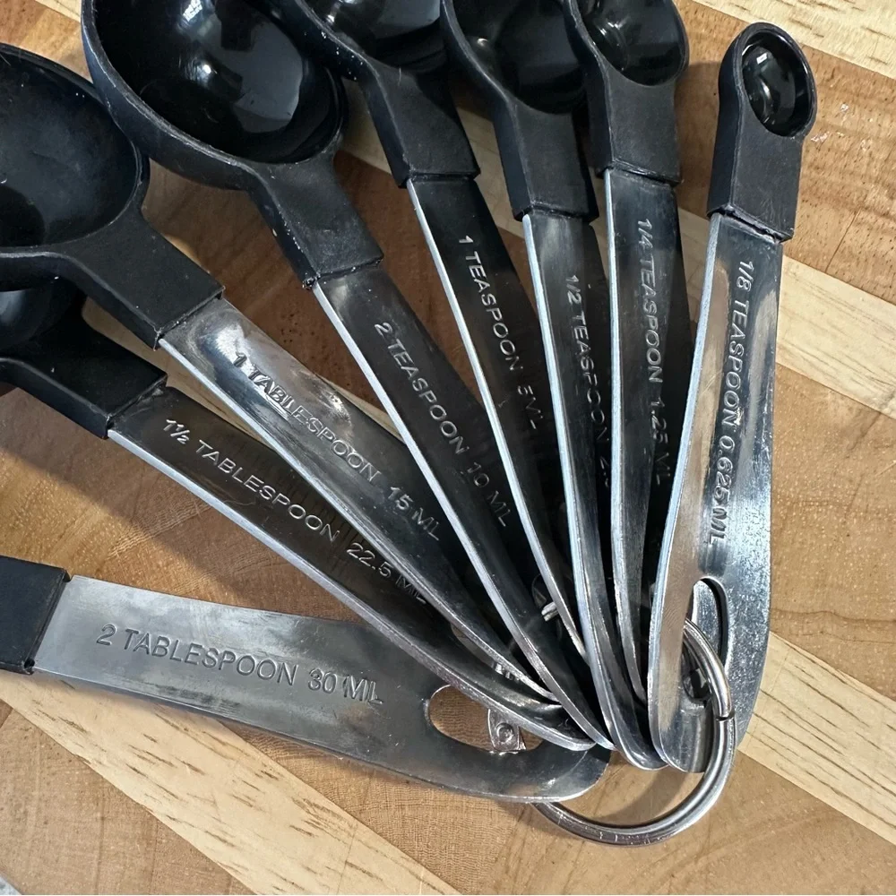 | 15 piece modern black & silver measuring cups & spoon set |